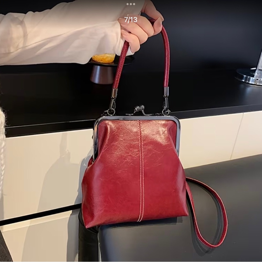 Chic Red Crossbody Bag - Picture 3 of 3